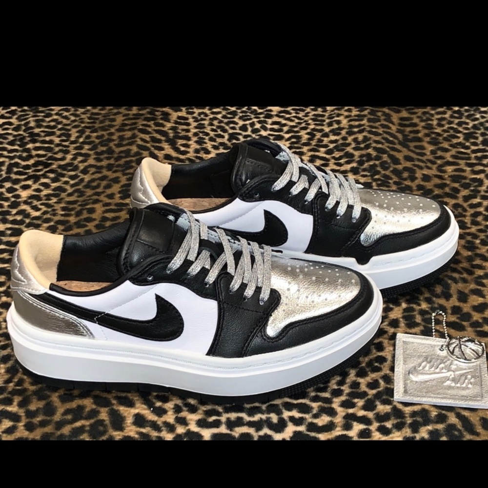 Nike Dunks Women’s size 5.5/ Men’s size 4